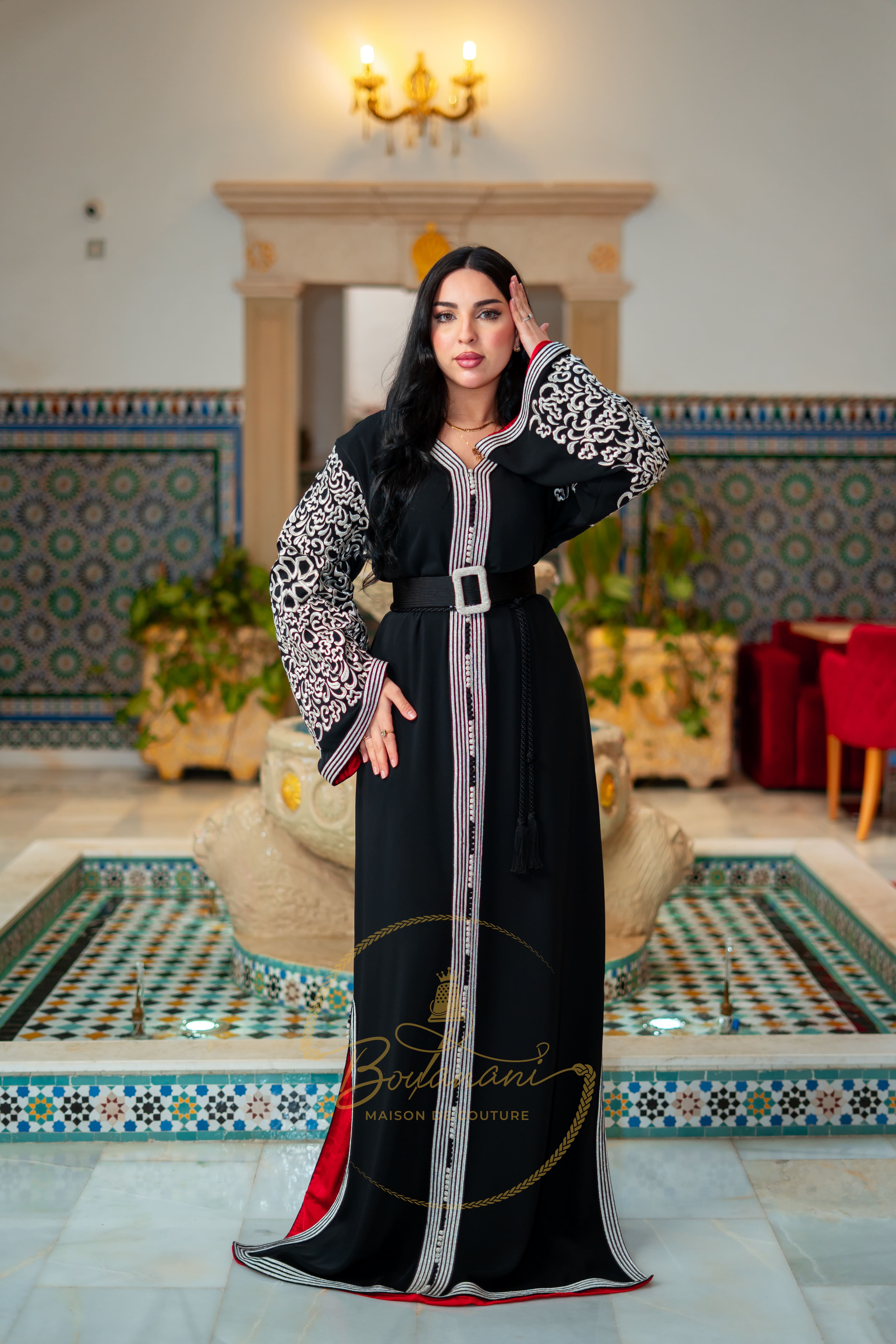 Caftan Ceinturé Noir & Rouge Uni/Brodé